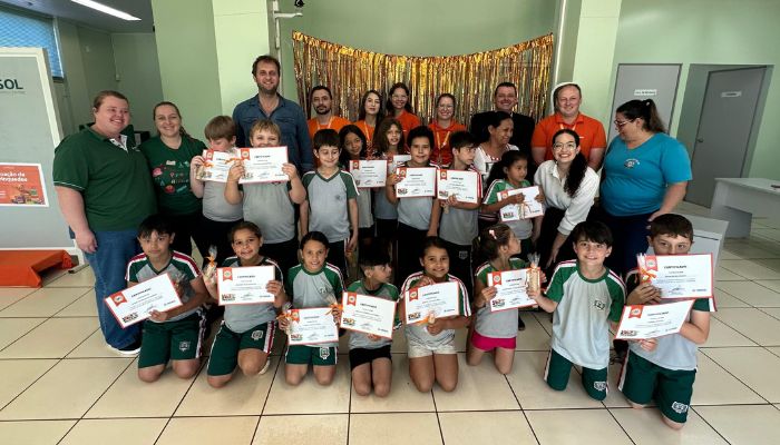 Formatura do Programa Turma da Mesadinha incentiva educação financeira no distrito de Porto Mendes (PR)